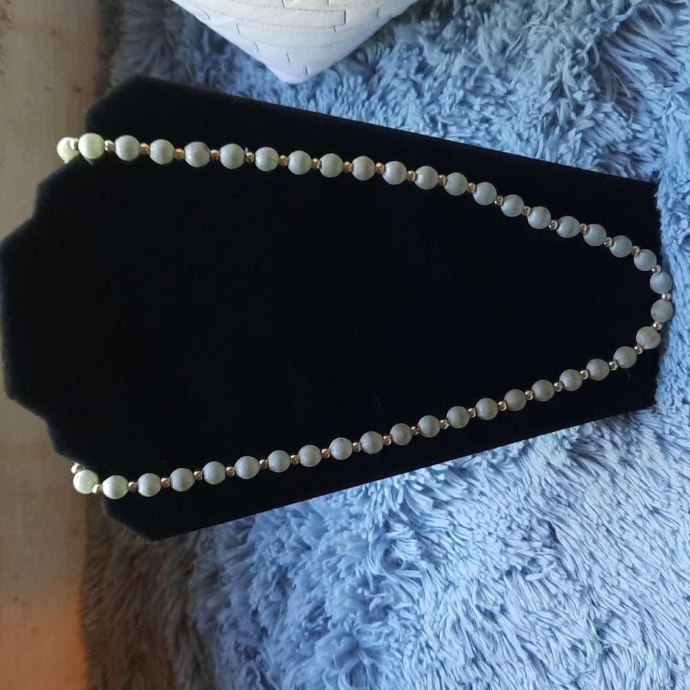 Pretty light green & gold necklace
